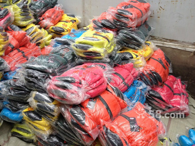 北京豐臺大紅門外貿(mào)服裝批發(fā)市場 棉服清倉15元起，搶購正當(dāng)時